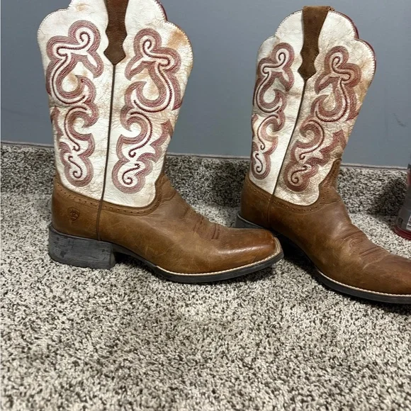 Ariat Tan and Cream Western Boots - Picture 3 of 4